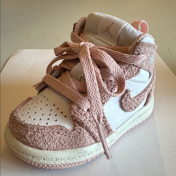 Jordan 1 Mid SE Toddler Girls - Picture 1 of 4